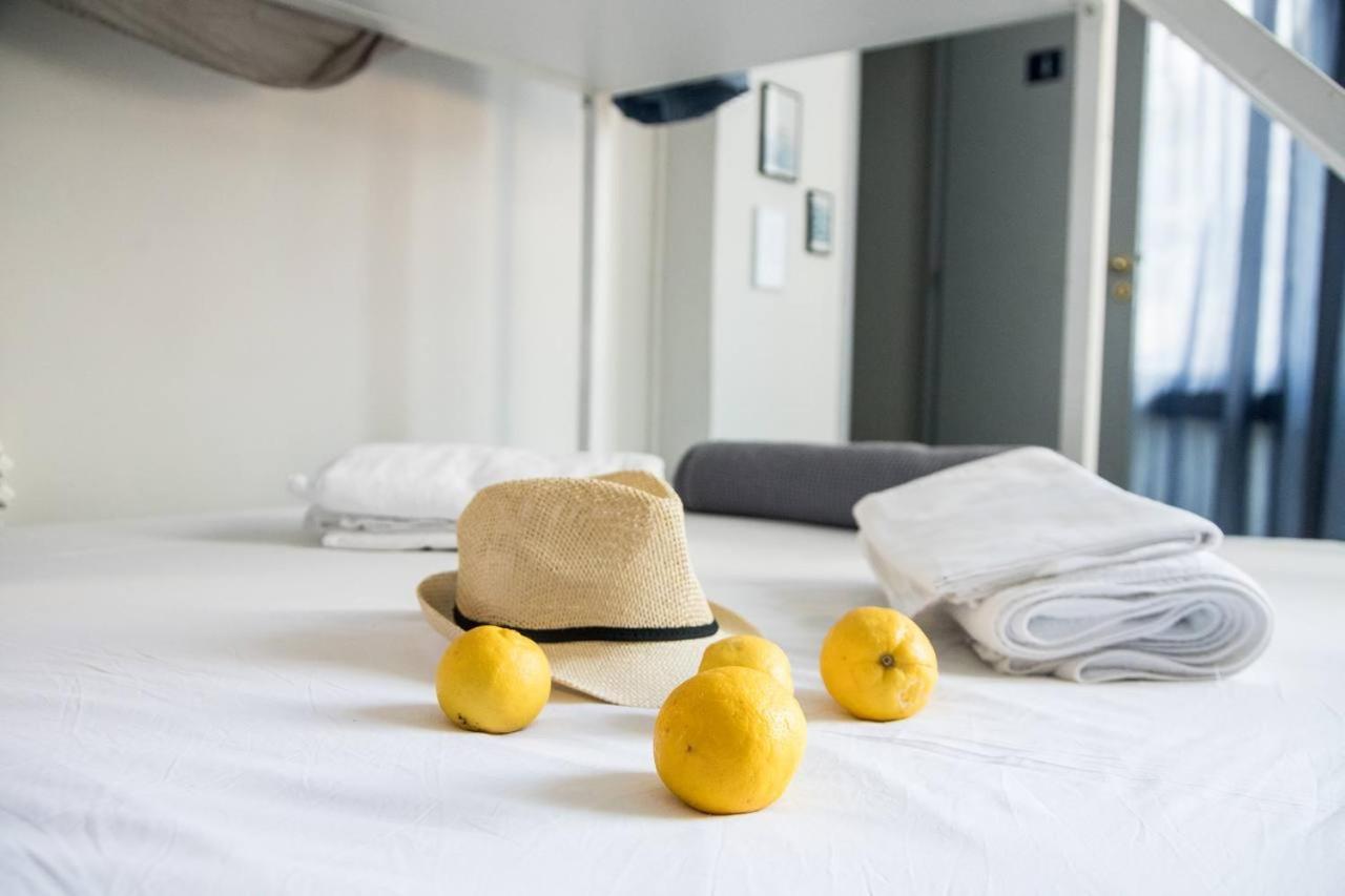 Albergue Let Me Take My Bunk Bed Atenas Exterior foto
